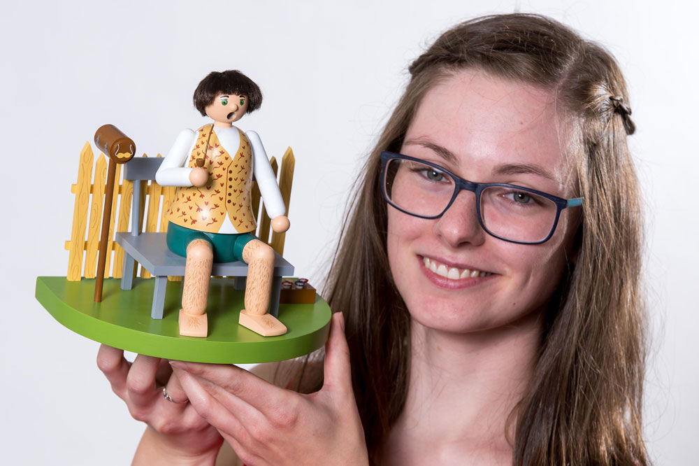 Anna Schubert mit Gesellenstück, 2022